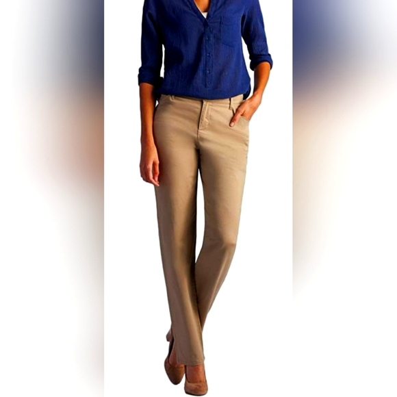 Lee Pants - NWT Lee Relaxed Fit Straight Leg pants